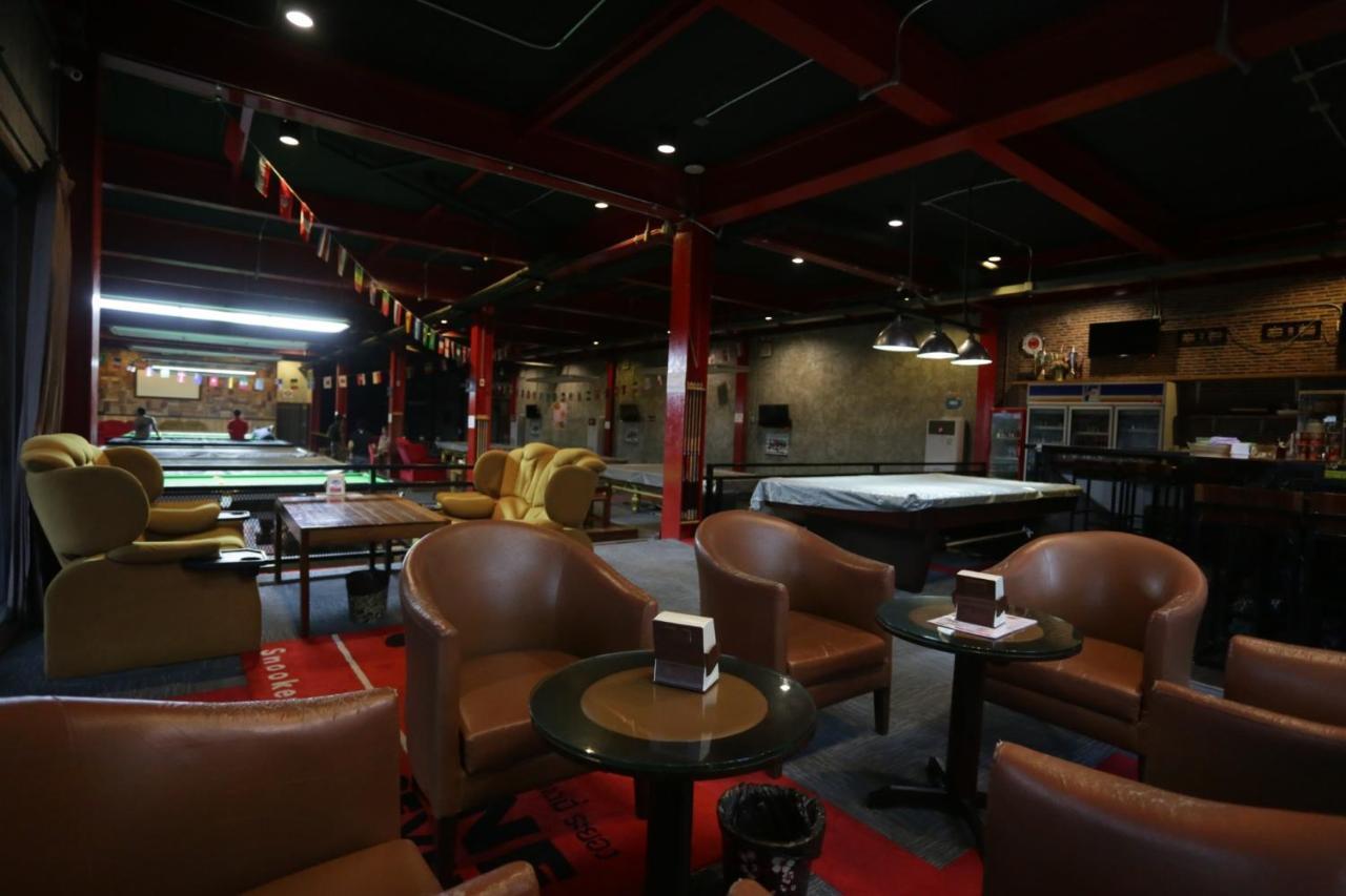 One Four Seven Hotel & Snooker Bar Районг Екстер'єр фото